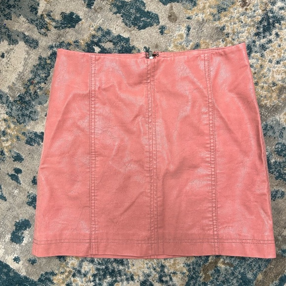 REVOLVE Free People Modern Femme Vegan Suede Mini Skirt in Rose size 4 LIKE NEW - Picture 2 of 6